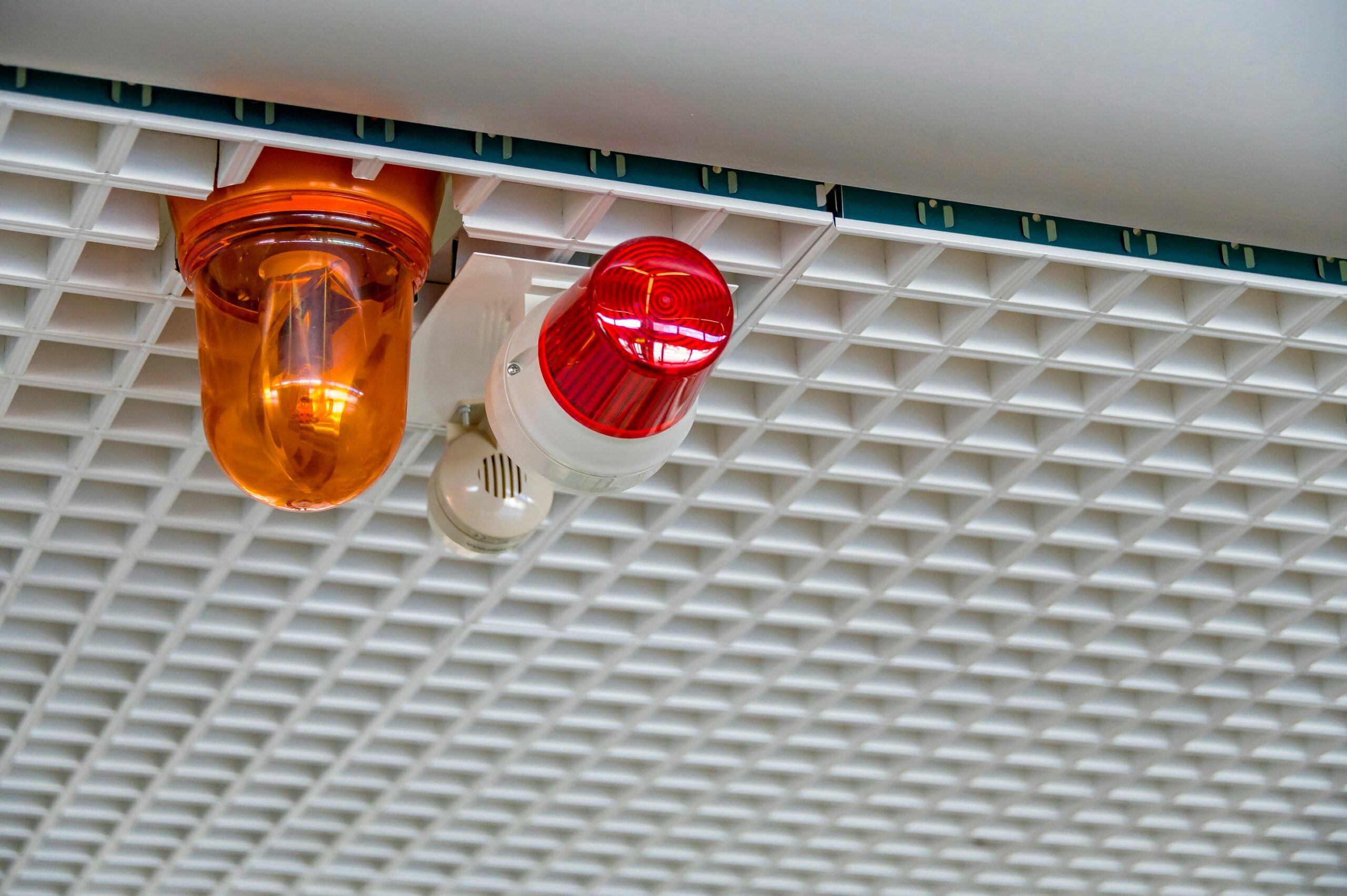 A sleek fire alarm system mounted to a ceiling - Kistler O'Brien Fire Protection